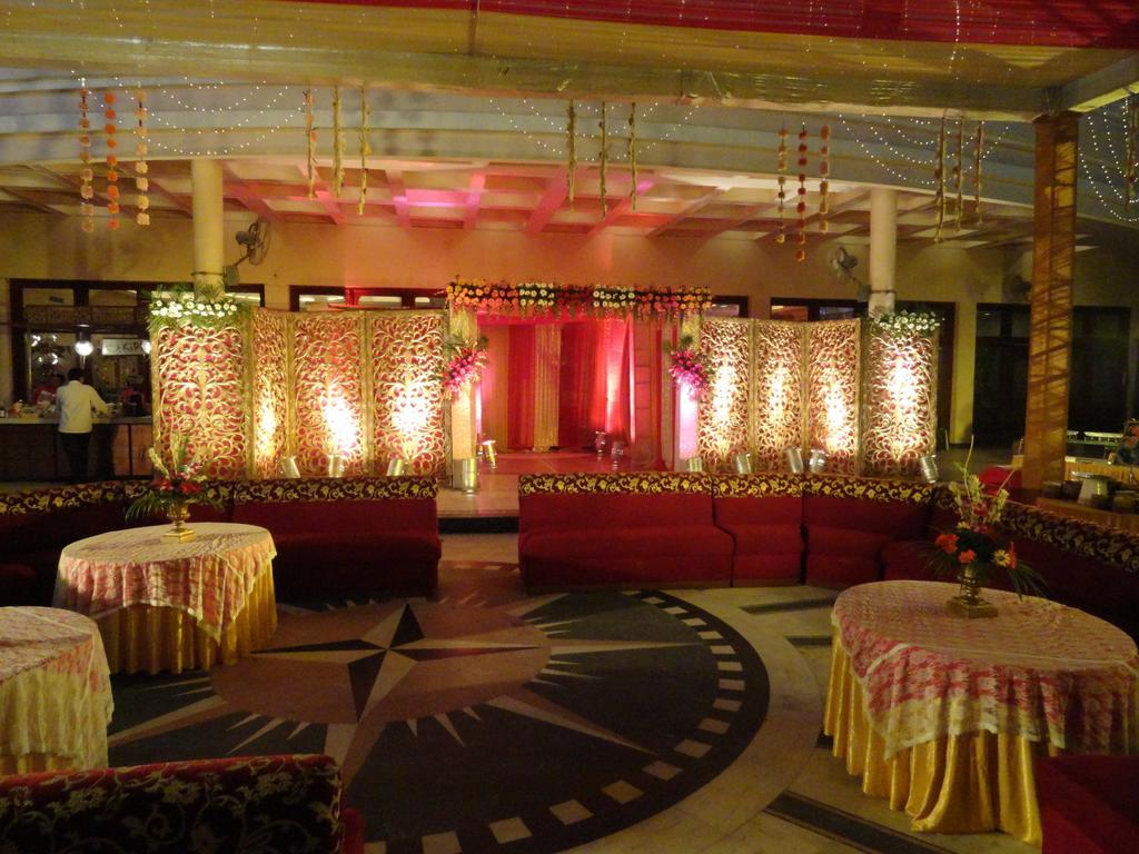 Gulmor Hotel Ludhiana Zewnętrze zdjęcie