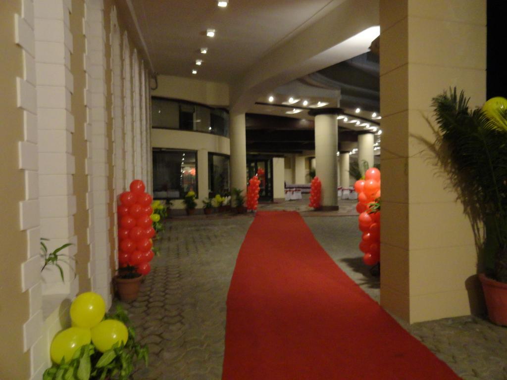 Gulmor Hotel Ludhiana Zewnętrze zdjęcie