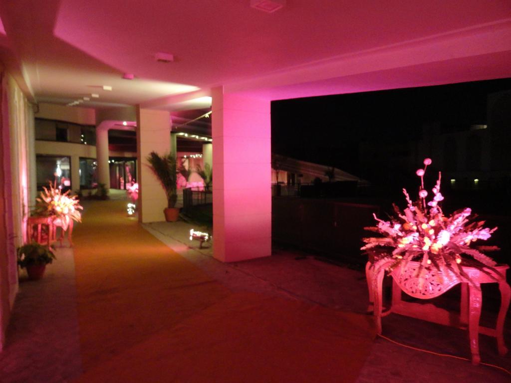 Gulmor Hotel Ludhiana Zewnętrze zdjęcie