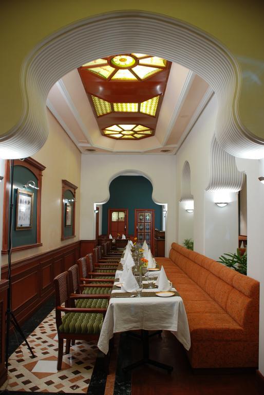 Gulmor Hotel Ludhiana Zewnętrze zdjęcie
