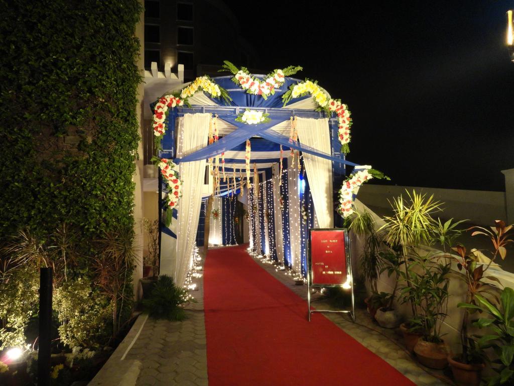 Gulmor Hotel Ludhiana Zewnętrze zdjęcie