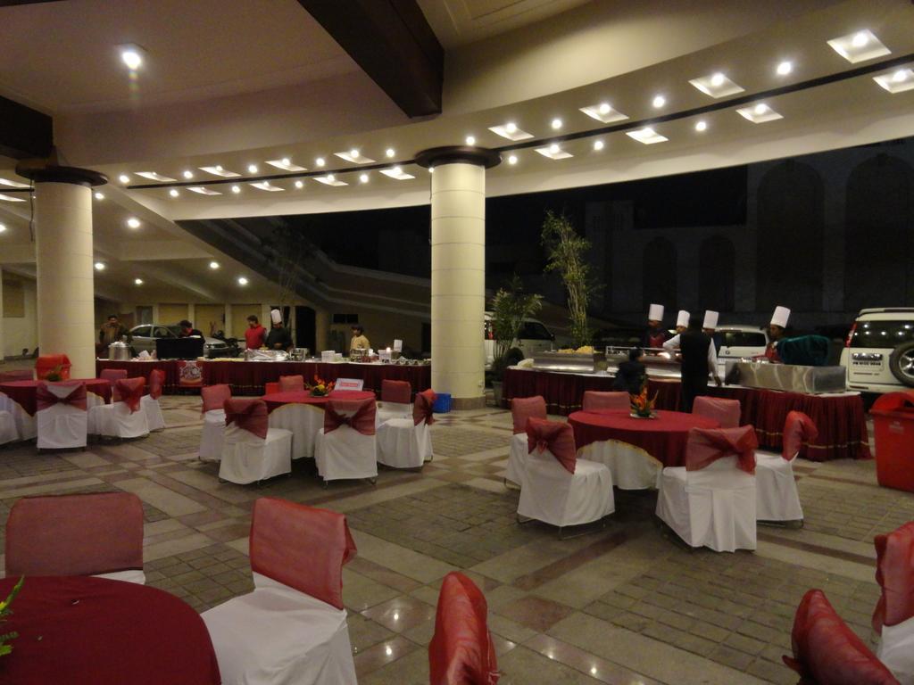 Gulmor Hotel Ludhiana Zewnętrze zdjęcie