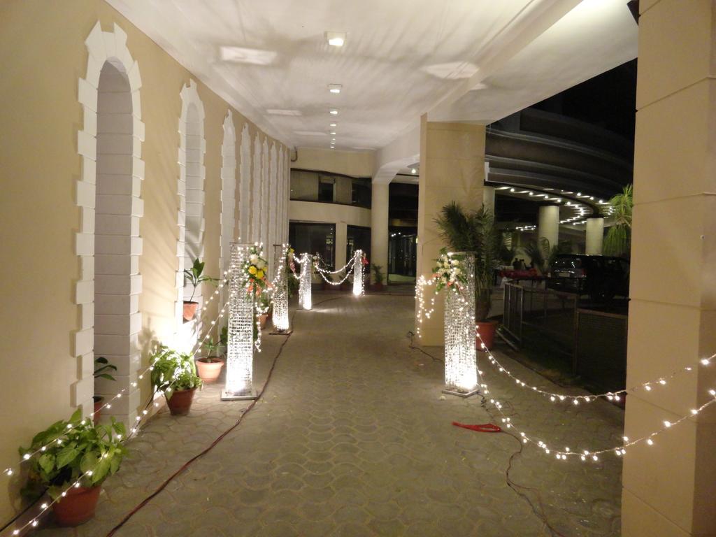Gulmor Hotel Ludhiana Zewnętrze zdjęcie