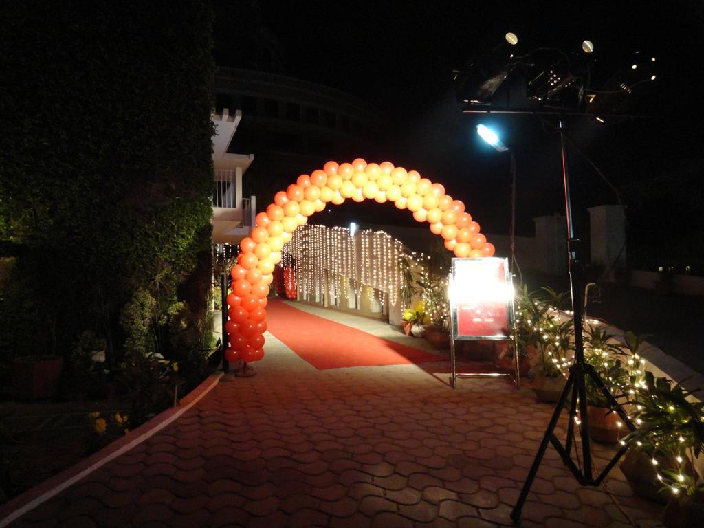 Gulmor Hotel Ludhiana Zewnętrze zdjęcie