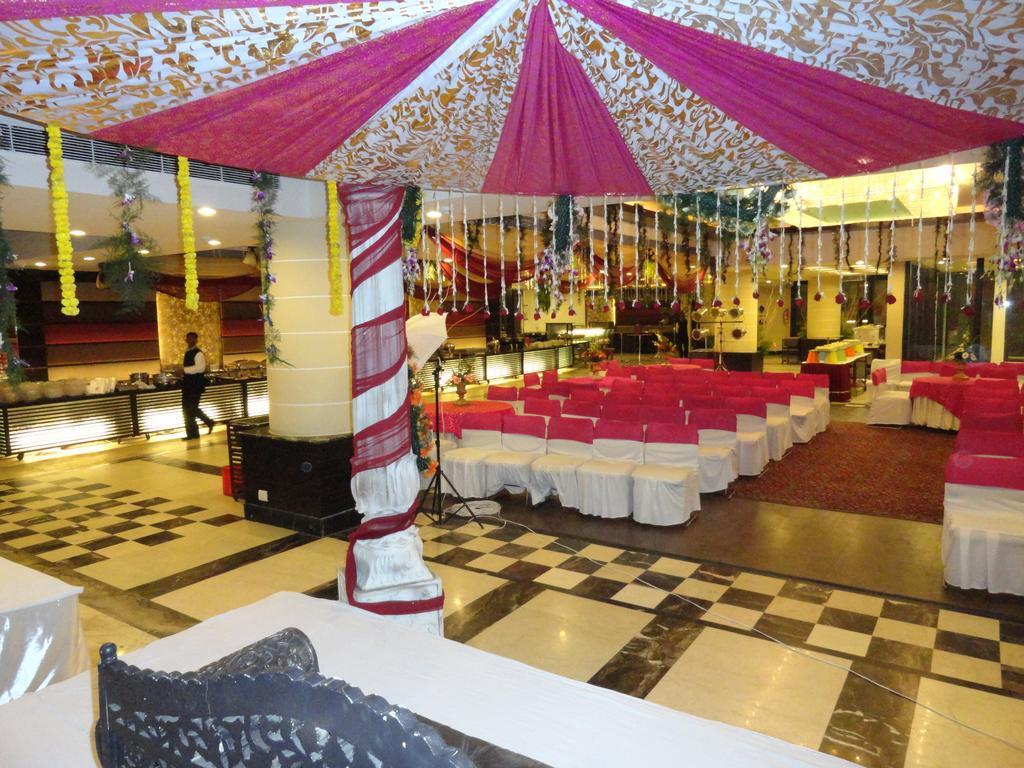 Gulmor Hotel Ludhiana Zewnętrze zdjęcie