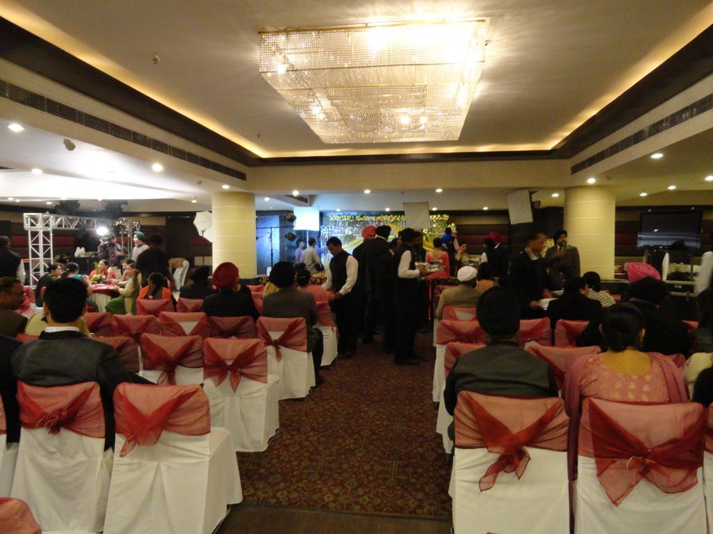 Gulmor Hotel Ludhiana Zewnętrze zdjęcie