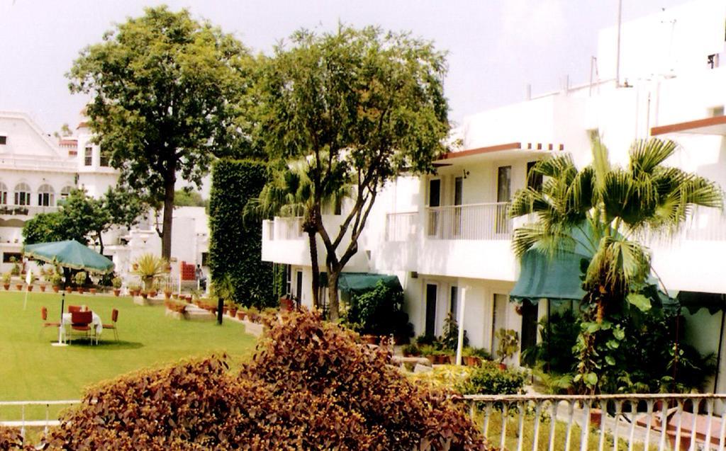 Gulmor Hotel Ludhiana Zewnętrze zdjęcie
